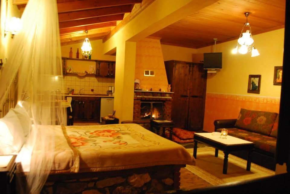 Tzivaeri Hotel Likodhromion ภายนอก รูปภาพ